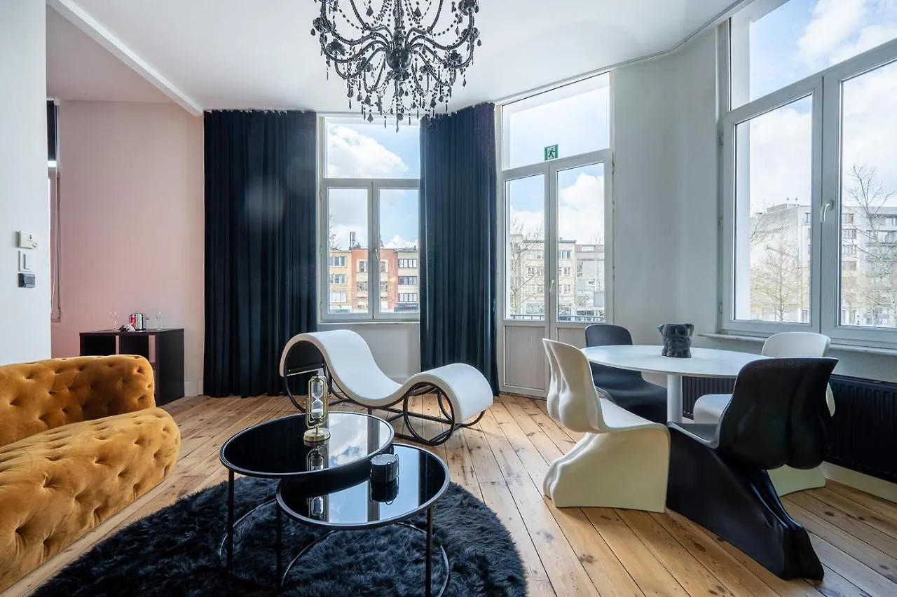 The Rabbit Hole Antwerp - Romantic Apartment With Adult Playroom 0*,  ベルギー